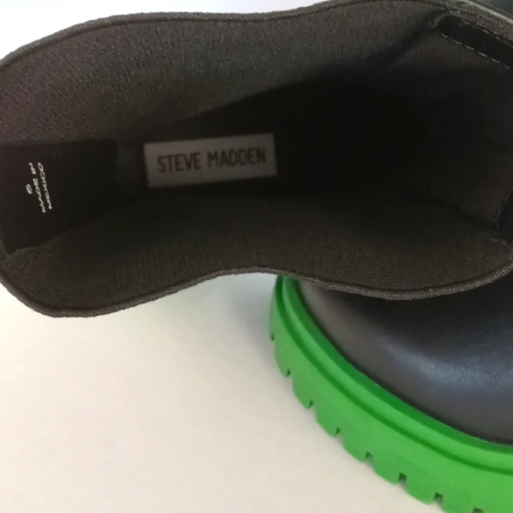 STEVE MADDEN Hesitant Black / Green All Weather Boots Women's Size 6